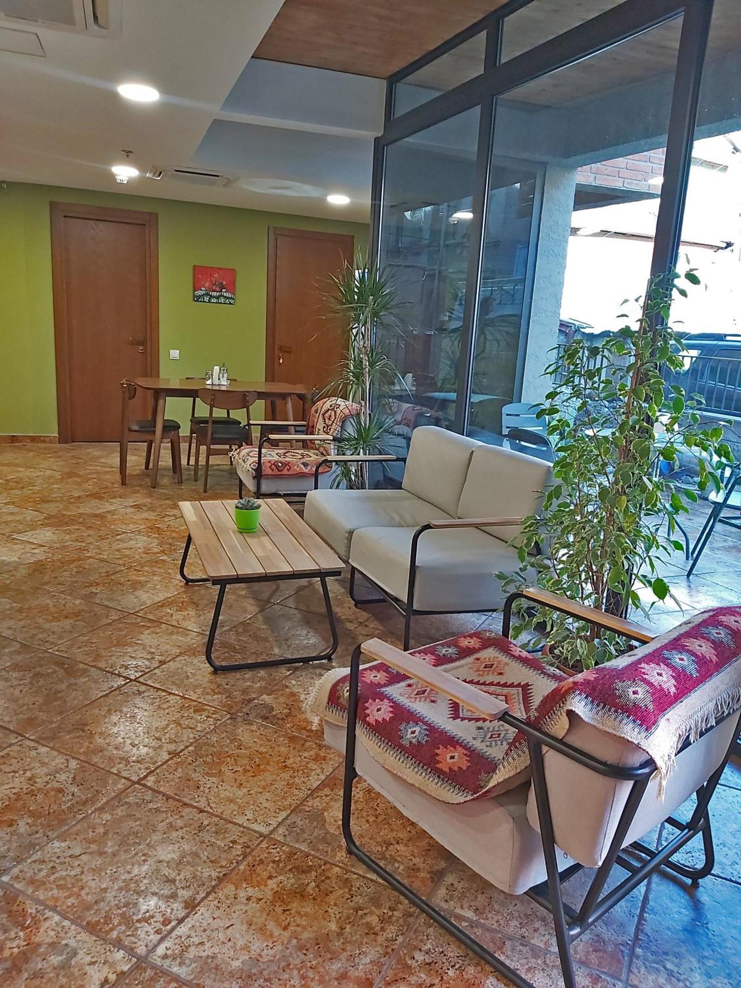 Green Inn Hotel Tbiliszi Kültér fotó